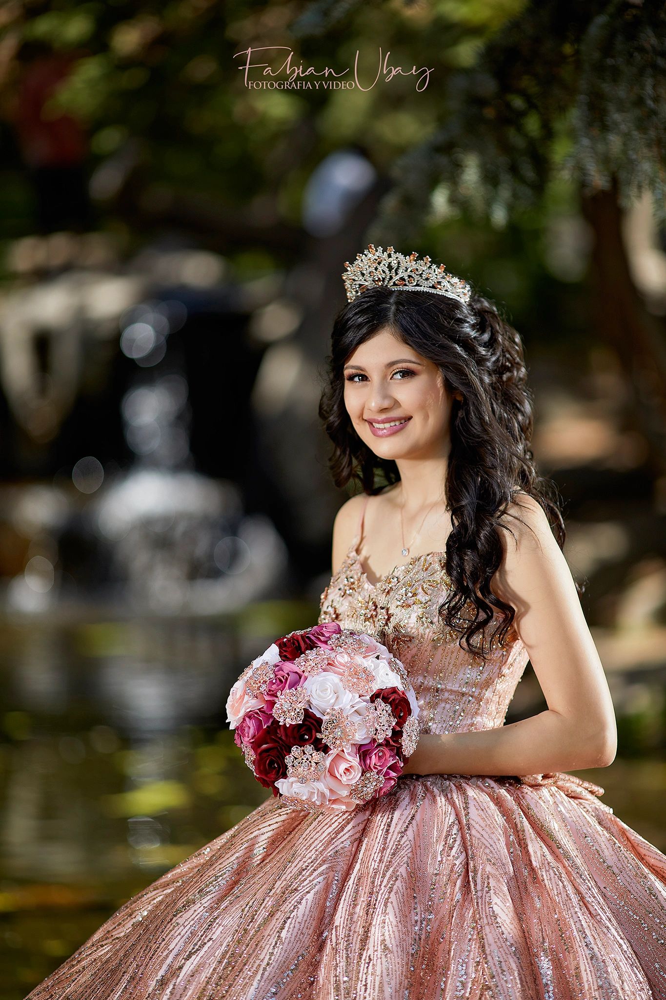 Quinceañera con rosas — Fabian Ubay