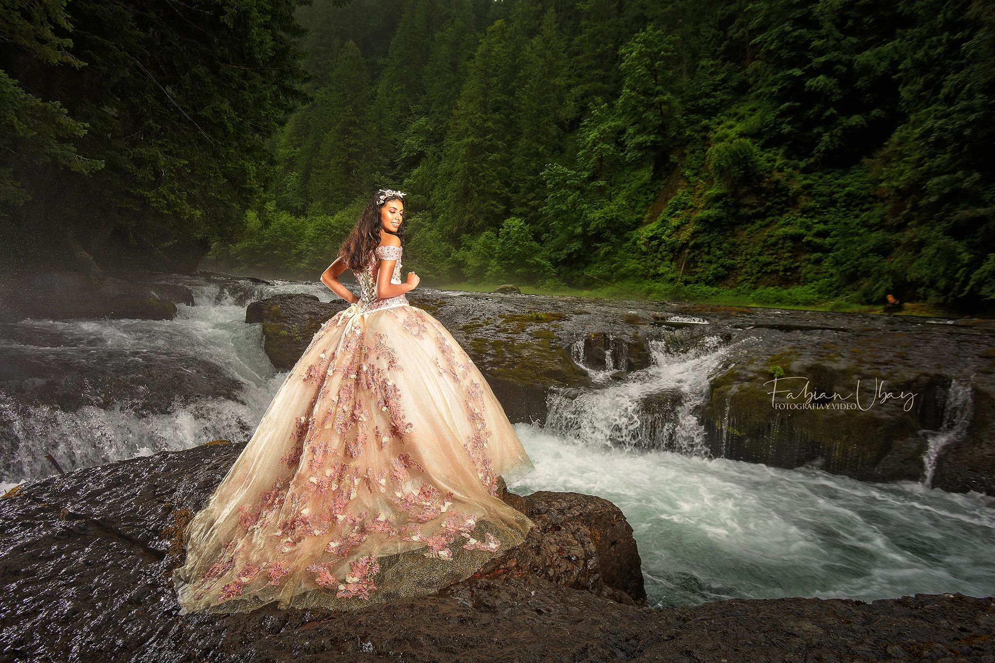 Quinceañera en río — Fabian Ubay